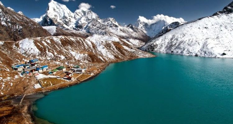 Gokyo-Lakes-with-views-of-Mt-Everest-Nepal-760x516-750x400